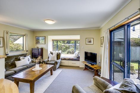Photo of property in 9 Jervois Road, Jervoistown, Napier, 4112