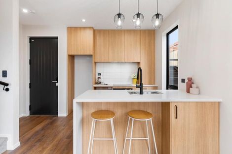 Photo of property in 121d Reeves Road, Pakuranga Heights, Auckland, 2010
