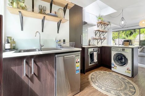 Photo of property in 2/8 Park Hill Road, Birkenhead, Auckland, 0626
