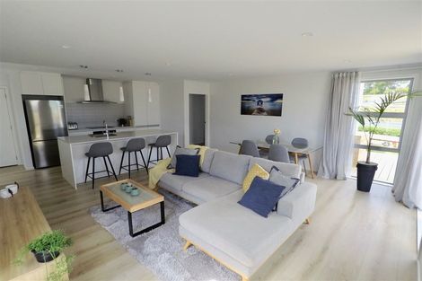 Photo of property in 5 Sauterne Road, Kumeu, 0810