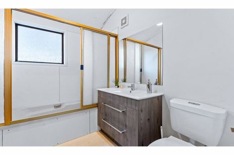 Photo of property in 2/58 Hillcrest Avenue, Hillcrest, Auckland, 0627