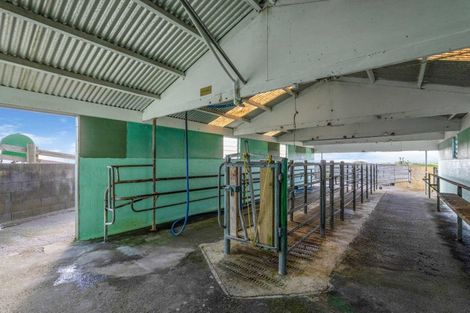 Photo of property in 306 Pungarehu Road, Pungarehu, 4685