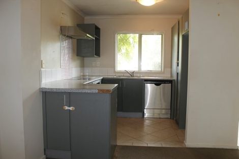 Photo of property in 19 Verdale Circle, Glen Eden, Auckland, 0602