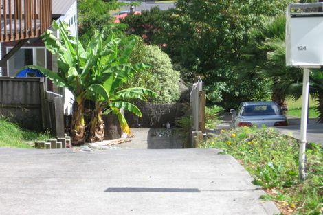 Photo of property in 1/124 Sunset Road, Unsworth Heights, Auckland, 0632