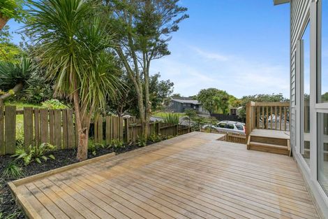 Photo of property in 15 Rosario Crescent, Red Beach, 0932
