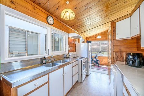 Photo of property in 114 Woodglen Road, Glen Eden, Auckland, 0602