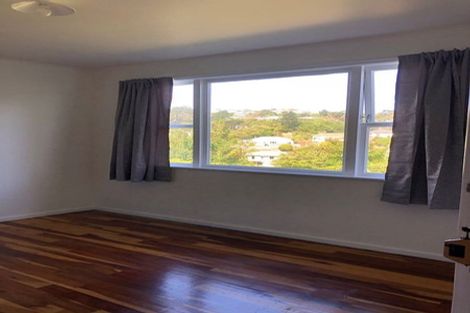 Photo of property in 147 Ruskin Road, Newlands, Wellington, 6037