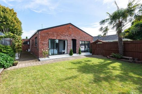 Photo of property in 327 Avonhead Road, Avonhead, Christchurch, 8042