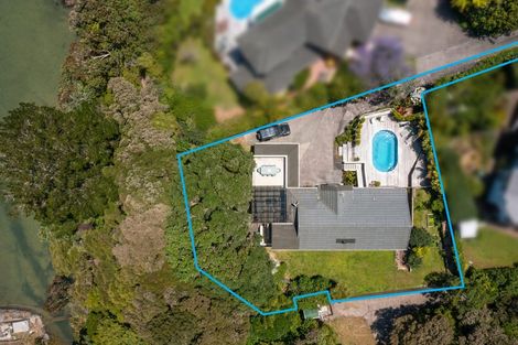 Photo of property in 8 Poaka Place, Beach Haven, Auckland, 0626