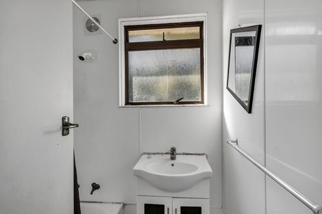 Photo of property in 48 Convair Crescent, Mangere, Auckland, 2022