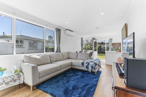 Photo of property in 6 Buckland Place, Spotswood, New Plymouth, 4310