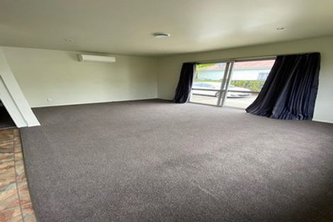 Photo of property in 64 Crofton Road, Harewood, Christchurch, 8051
