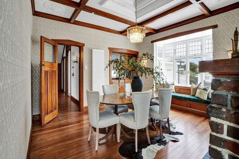 Photo of property in 10 Mangorei Road, Strandon, New Plymouth, 4312