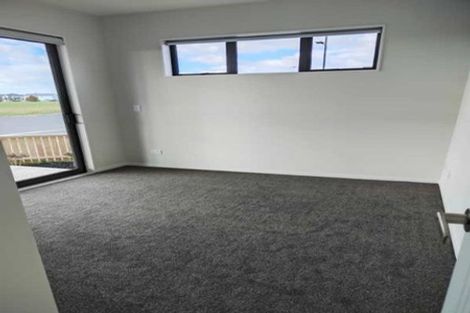 Photo of property in 30 Auranga Drive, Karaka, 2113