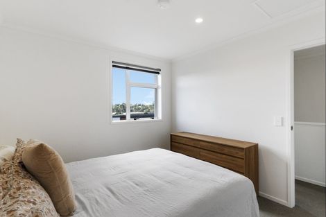 Photo of property in 25 Marine Parade, Hobsonville, Auckland, 0616