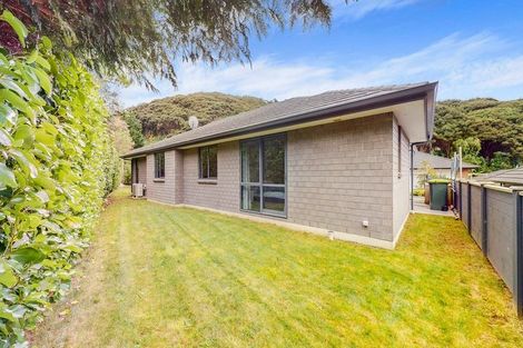 Photo of property in 31 Mooring Close, Whitby, Porirua, 5024
