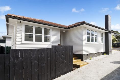Photo of property in 33 Longburn Road, Henderson, Auckland, 0610