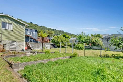Photo of property in 82 Milton Terrace, Picton, 7220