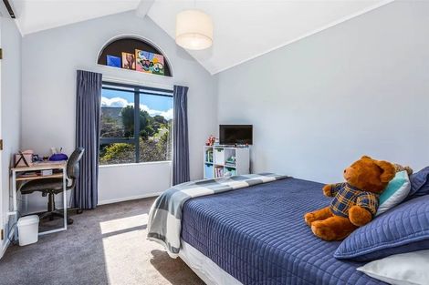 Photo of property in 18 Joseph Banks Drive, Whitby, Porirua, 5024