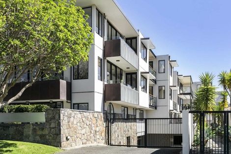 Photo of property in 2a/7 Frieston Road, Milford, Auckland, 0620