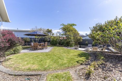 Photo of property in 48 Churton Drive, Churton Park, Wellington, 6037