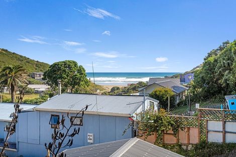 Photo of property in 47 Sea View Road, Baylys Beach, 0377