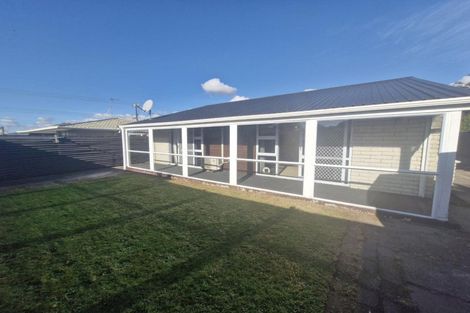Photo of property in 2/2 Tiverton Crescent, Whalers Gate, New Plymouth, 4310