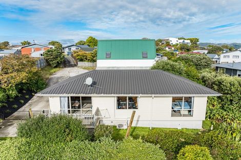 Photo of property in 117a Gloaming Hill, Titahi Bay, Porirua, 5022