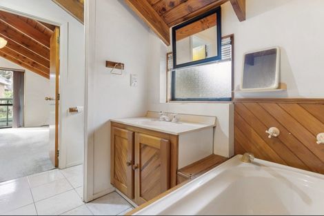 Photo of property in 2/6 Eugenia Rise, Totara Heights, Auckland, 2105
