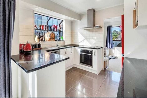 Photo of property in 21 Crosby Road, West Harbour, Auckland, 0618