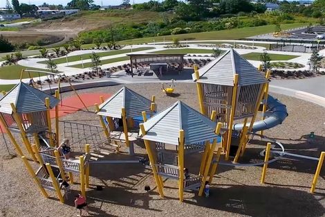 Photo of property in 23 Merv Clarke Lane, Massey, Auckland, 0614