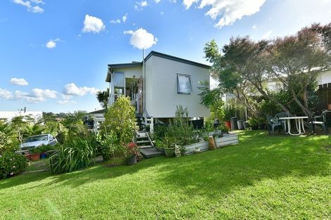 Photo of property in 10 John Road, Stanmore Bay, Whangaparaoa, 0932