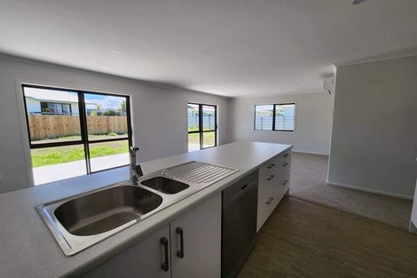 Photo of property in 6 Cross Street, Castlecliff, Wanganui, 4501