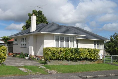 Photo of property in 2 Hereford Street, Te Atatu Peninsula, Auckland, 0610