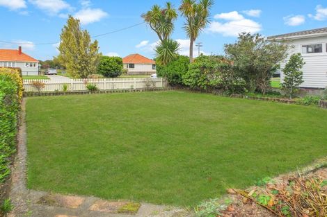 Photo of property in 18 Hulke Street, Foxton, 4814