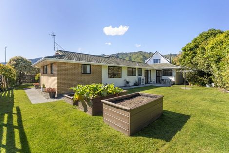 Photo of property in 4 Awanui Drive, Waikanae, 5036