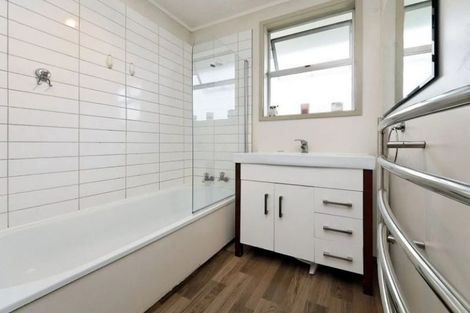 Photo of property in 32 Glenbervie Crescent, Massey, Auckland, 0614