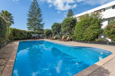 Photo of property in 21 Maunganui Road, Mount Maunganui, 3116