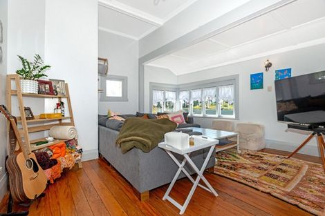 Photo of property in 2 Carnarvon Street, Gisborne, 4010