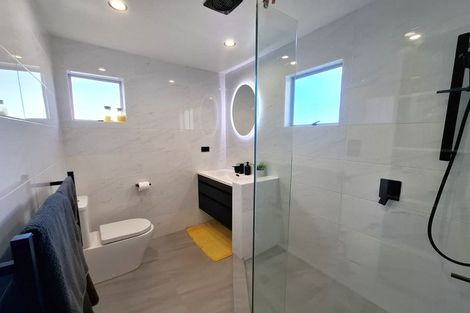 Photo of property in 1/52 Pupuke Road, Hillcrest, Auckland, 0627