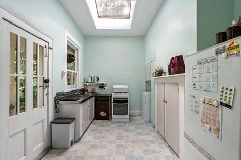 Photo of property in 8 Northland Road, Northland, Wellington, 6012
