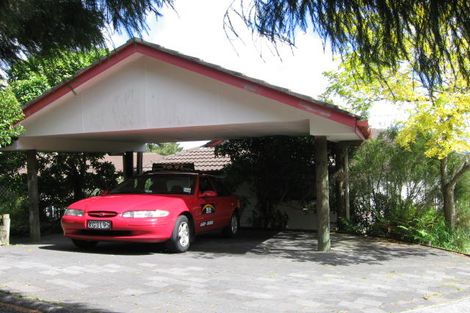 Photo of property in 1/124 Sunset Road, Unsworth Heights, Auckland, 0632