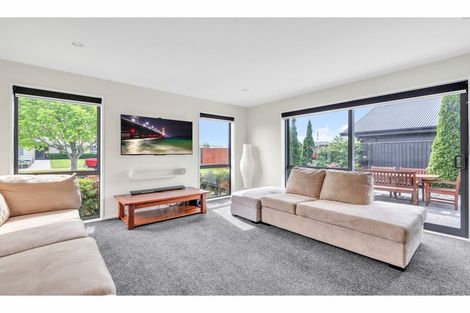 Photo of property in 16 Huntingdon Drive, Rangiora, 7400