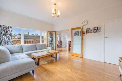 Photo of property in 1/43 Hogans Road, Glenfield, Auckland, 0629