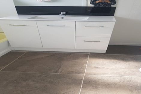 Photo of property in 1/285 Pakuranga Road, Pakuranga Heights, Auckland, 2010