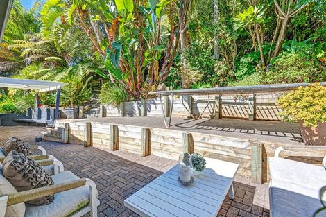 Photo of property in 2/8 Heatherleigh Rise, Northcross, Auckland, 0632