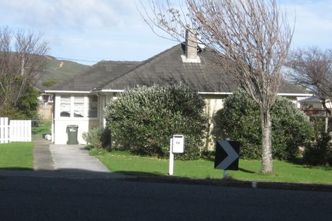 Photo of property in 24 Kowhai Street, Naenae, Lower Hutt, 5011