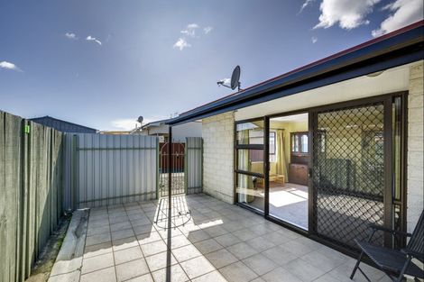 Photo of property in 2/52 Avondale Road, Taradale, Napier, 4112