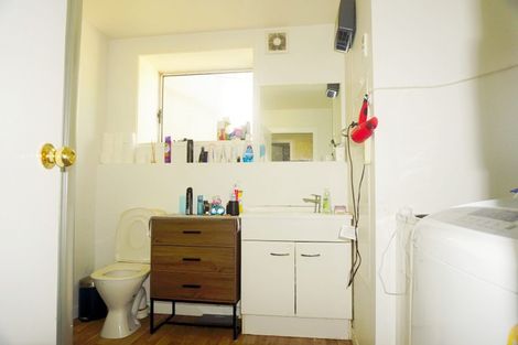 Photo of property in 55 Gatman Street, Birkdale, Auckland, 0626