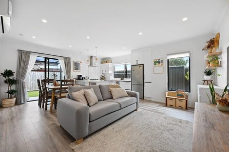 Photo of property in 18u4 Steele Road, Forest Lake, Hamilton, 3200